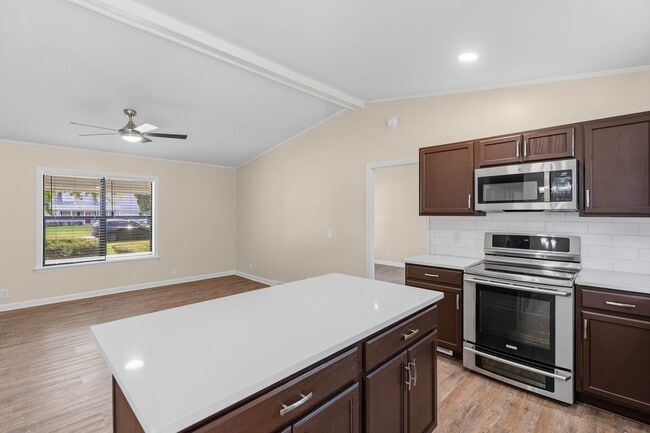 Building Photo - 118 Hope Ln