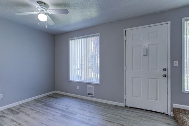 Building Photo - 2 bedroom unit. Pets OK! Lots of upgrades!...