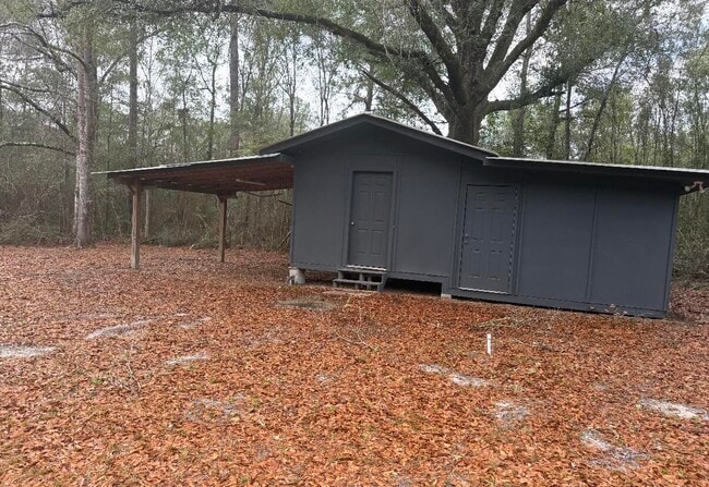 Building Photo - 3083 Lake Sue Dr