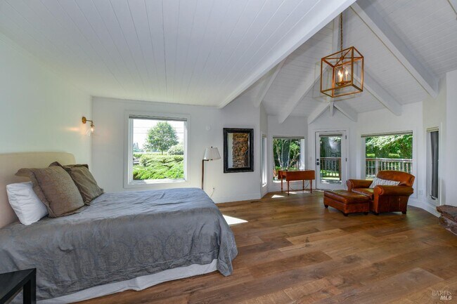 Primary Photo - 800 Zinfandel Ln