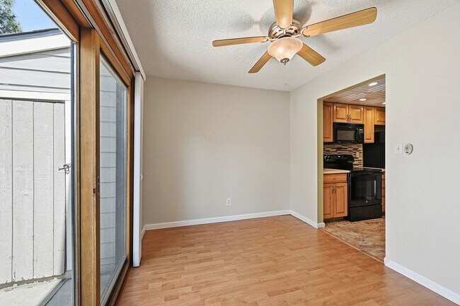 Building Photo - Spacious Townhome in Arvada