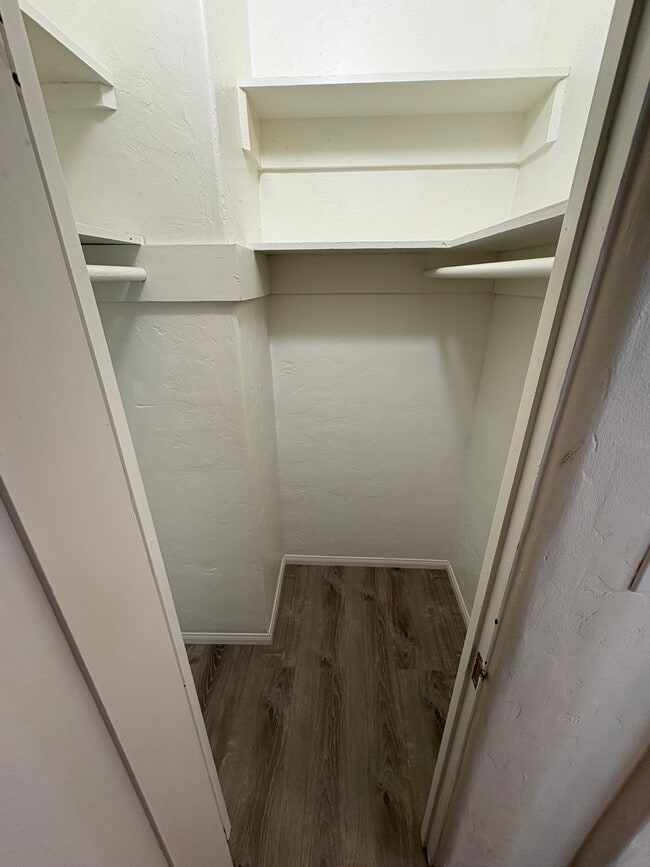 Building Photo - Gaylord Building