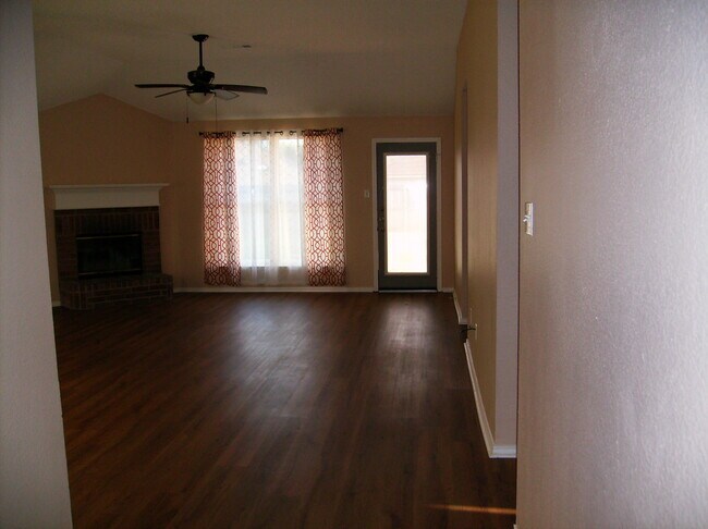 Building Photo - 414 Fleming St