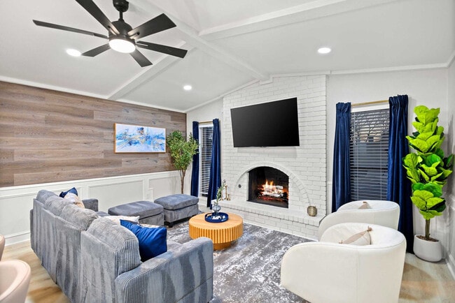 Building Photo - 3410 Country Club Dr