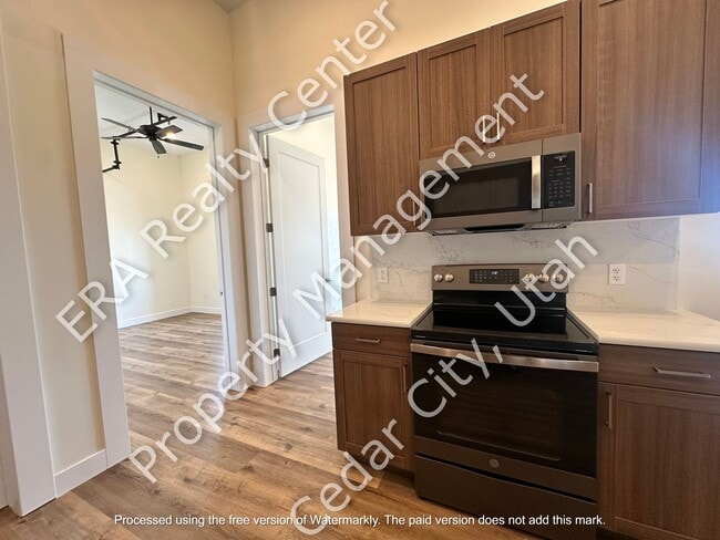 Building Photo - 2 bed / 1 bath Condo Living North End of Town - Newly Remodeled!