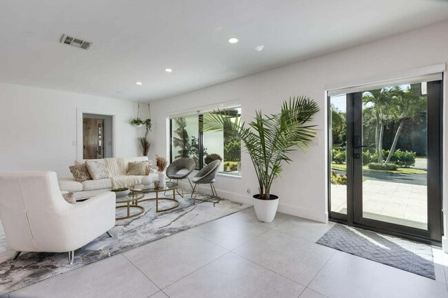 Building Photo - 1049 W Palmetto Park Rd