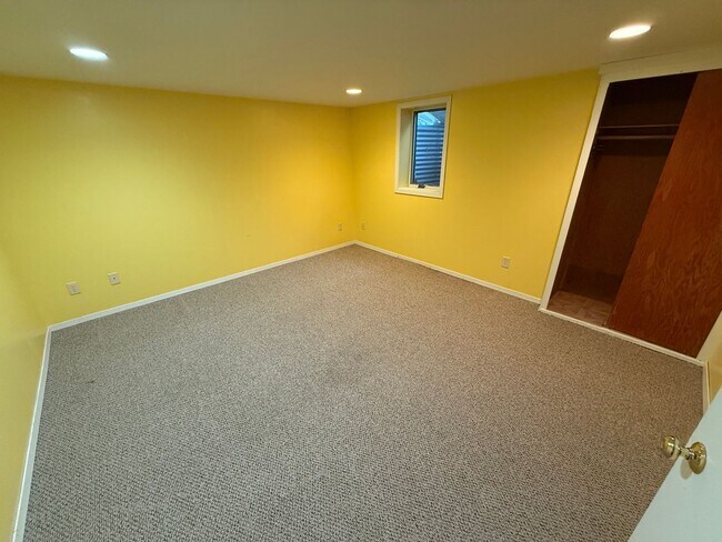 Building Photo - Home For Rent