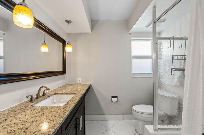 Building Photo - 113 Park Ln E