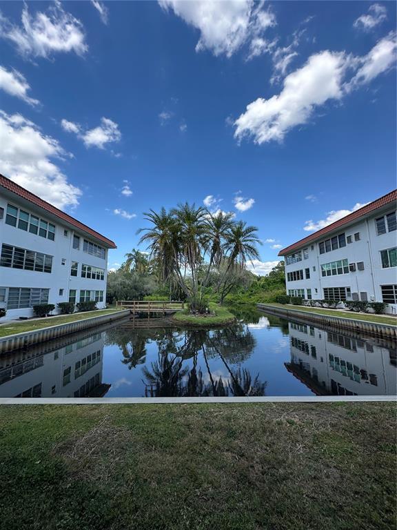 Building Photo - 100 El Camino Dr