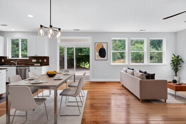 Building Photo - 4007 Jockey Club Circle