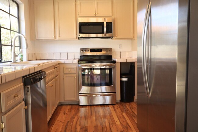 Building Photo - Spacious 3 bedrooms 3 full baths home in Chula Vista