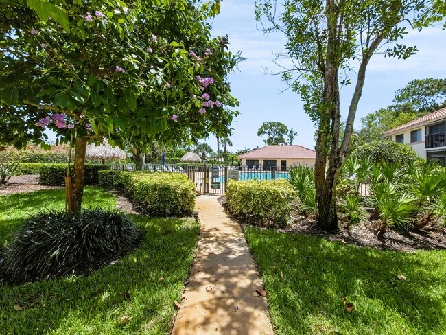 Building Photo - ** COACH HOMES @ BERKSHIRE LAKES ** 2 BED / 2 BATH - 1ST FLOOR CONDO - GARAGE - ANNUAL RENTAL