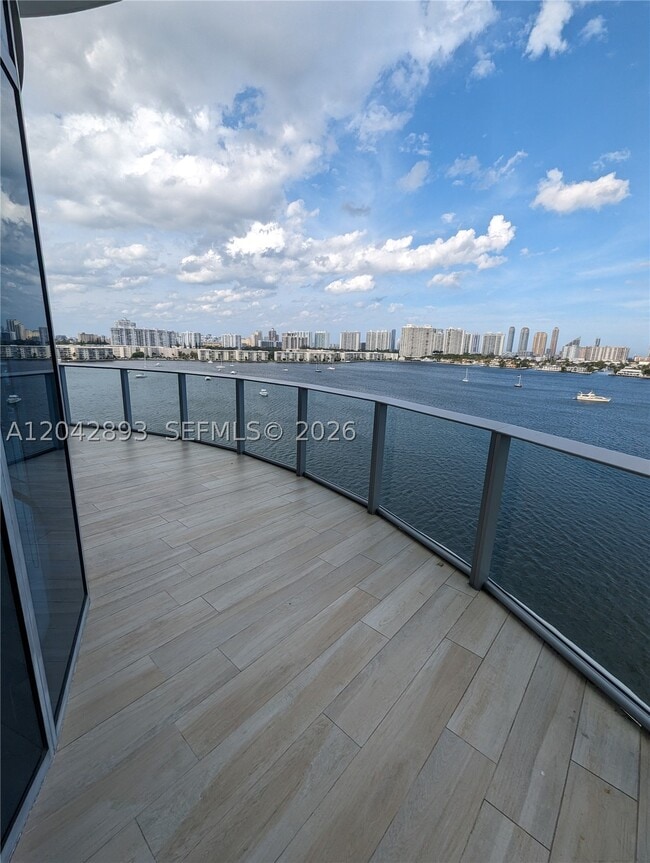 Building Photo - 17111 Biscayne 1011