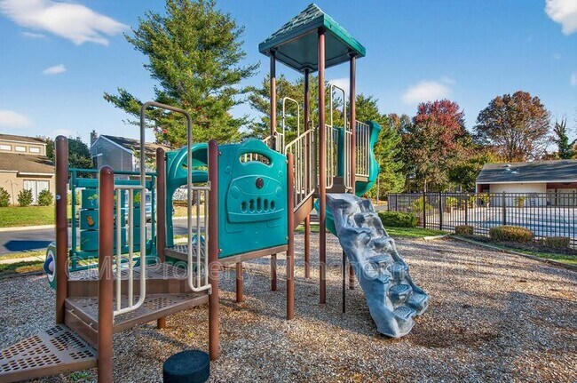 Building Photo - 14 Carol Ct