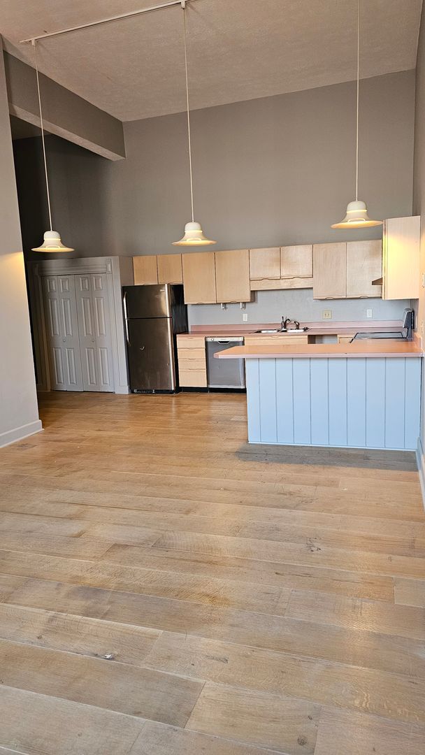 Building Photo - 2 Months Free — Downtown 2 Bedroom Near IU