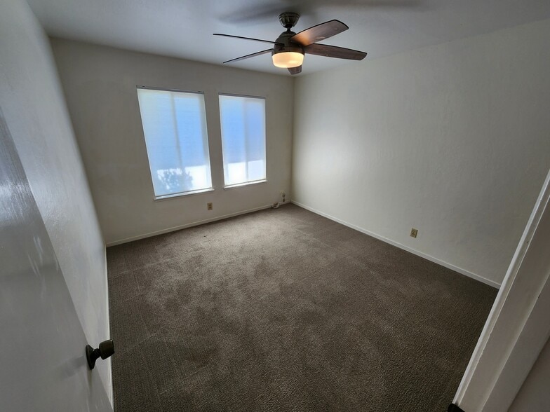 Front bedroom - 1931 De Vaca Way