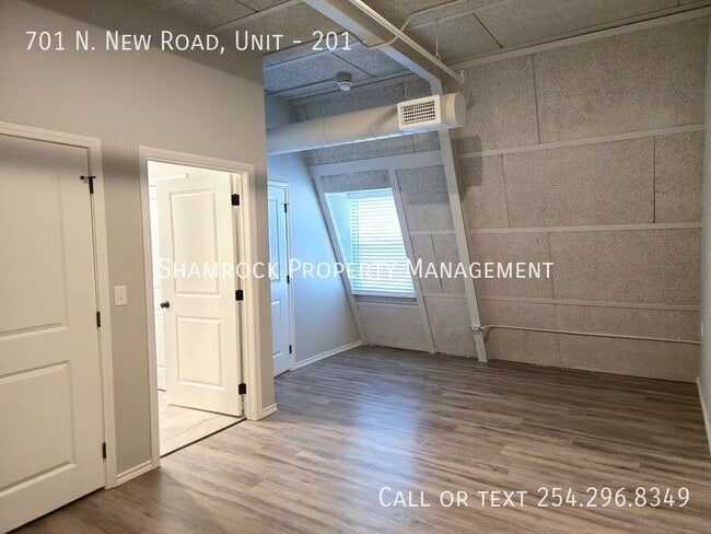 Building Photo - The Courtyard Lofts ~ One Bedroom Apartment