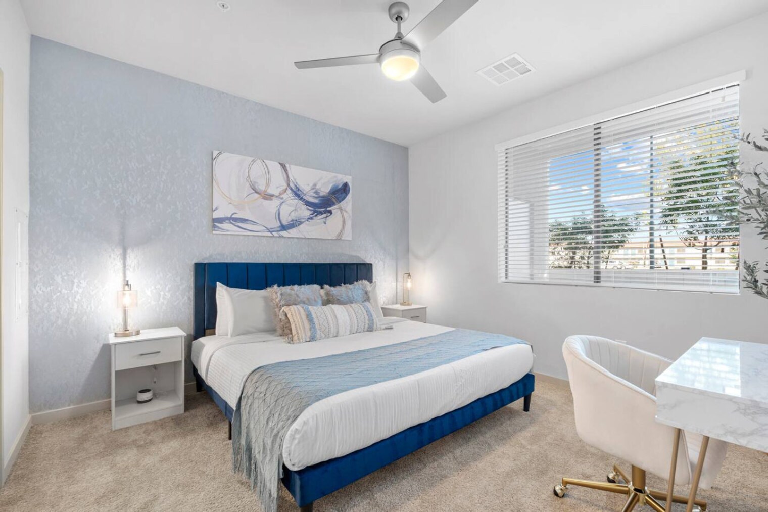 Building Photo - 711 W Broadway Rd