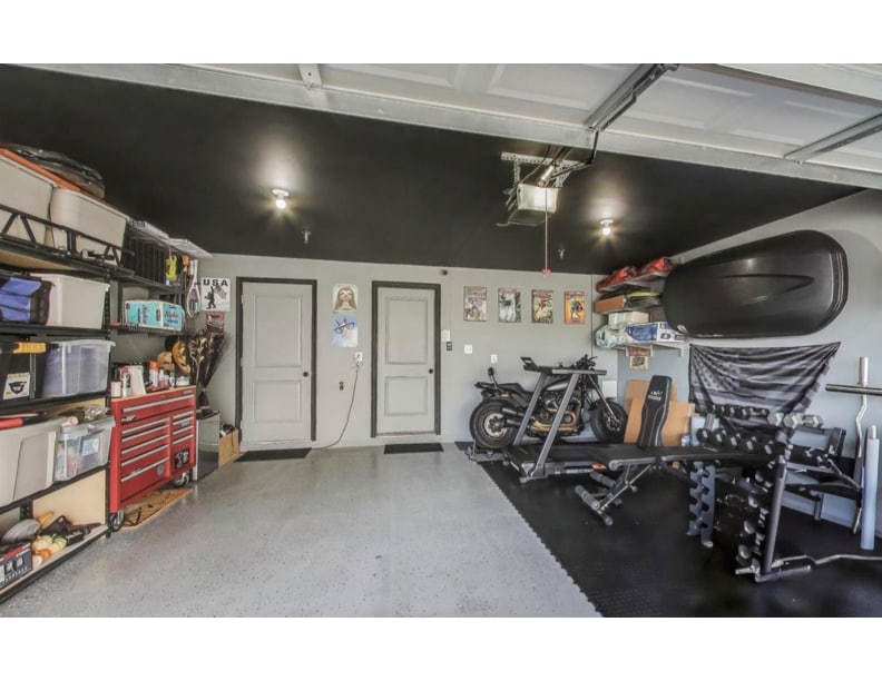 garage - 5907 Duvel St