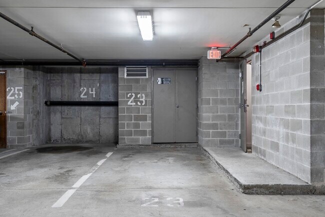 Building Photo - 126 Tudor St