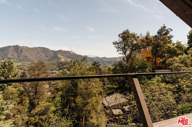 Building Photo - 6894 Pacific View Dr