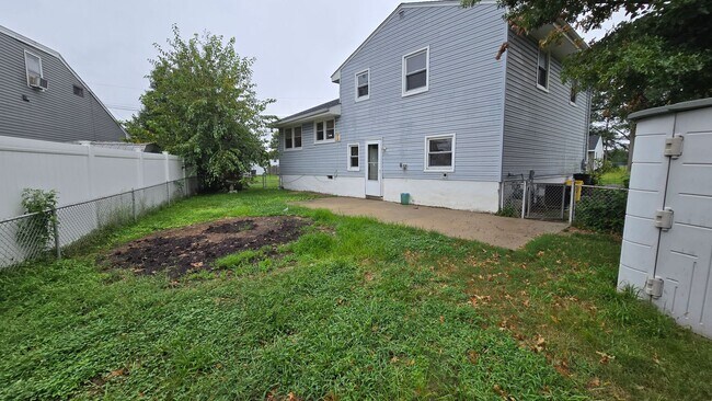 Building Photo - 5319 Frosthoffer Ave