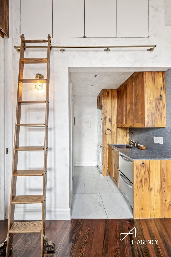 Building Photo - 874 Broadway-