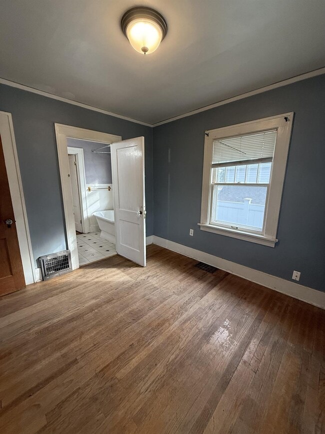 Building Photo - 2417 E Ave NE