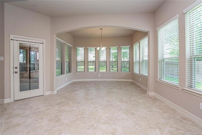 Building Photo - 2048 Brookmont Dr