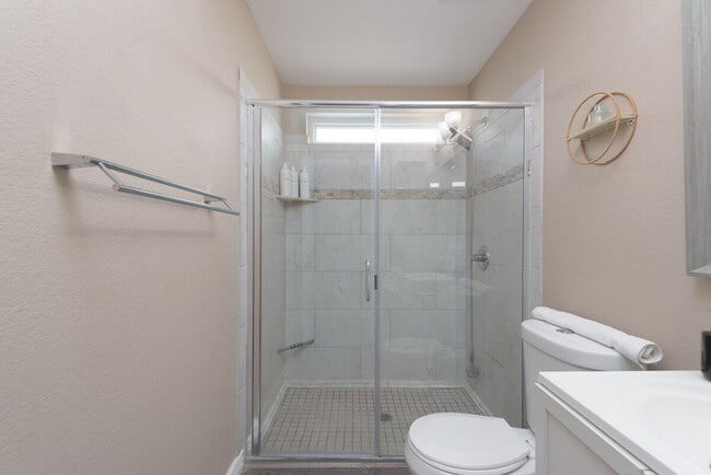 Building Photo - 650 W Palo Verde St