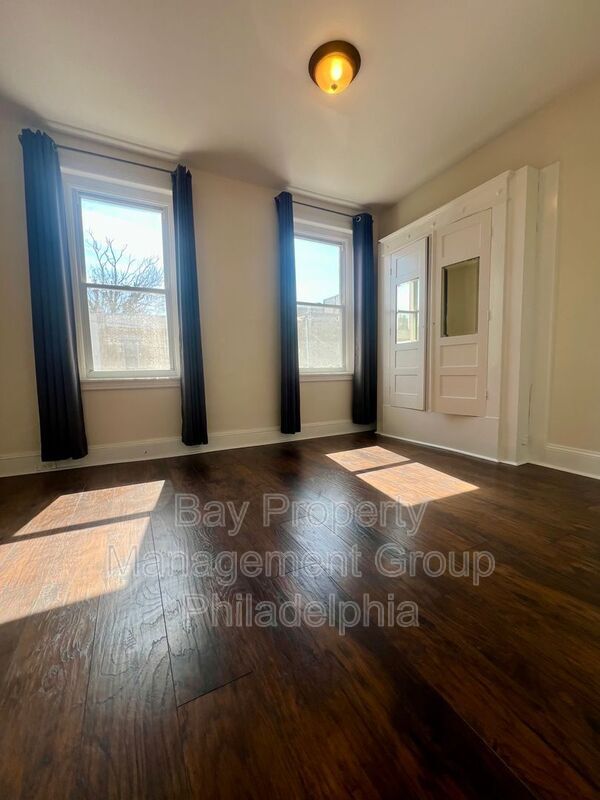 Building Photo - 2165 W Grange Ave