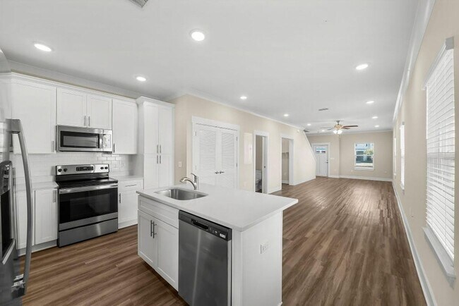 Building Photo - 346 N Sand Palm Rd