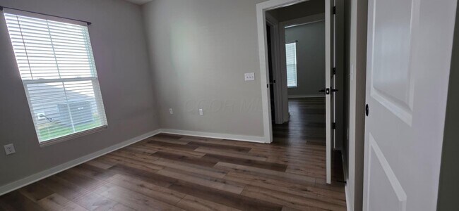 Building Photo - 566 Rochdale Run