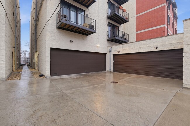 Building Photo - 4226 S Ellis Ave