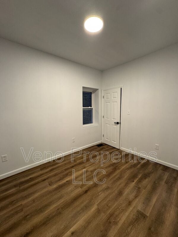 Building Photo - 351 4th St