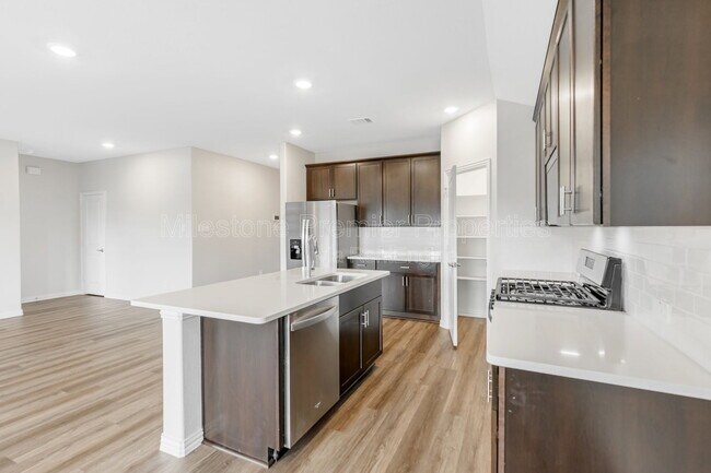 Building Photo - 2200 Dunbar Dr