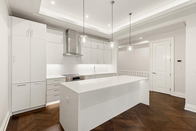 Building Photo - 121 Newbury St