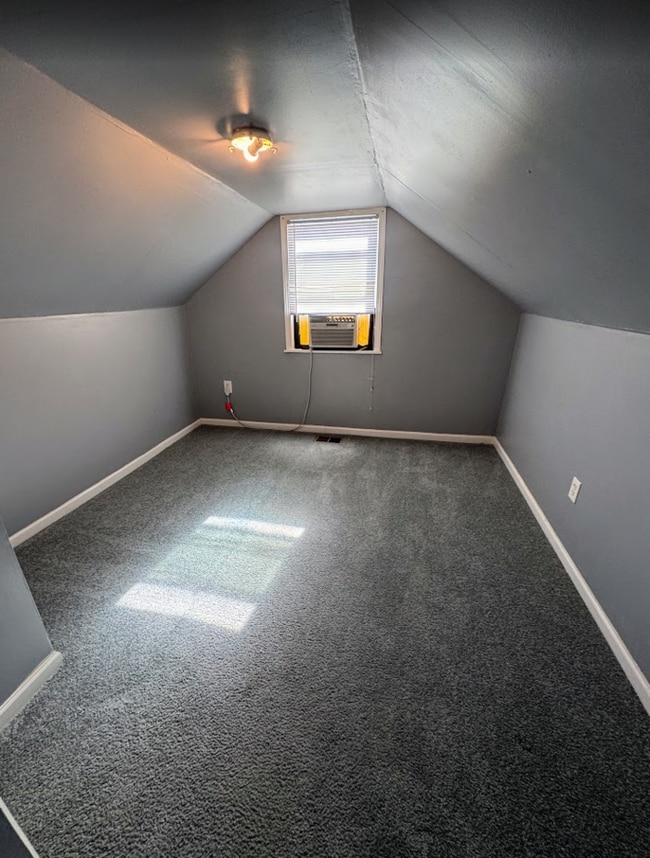 Building Photo - Cozy 4-Bedroom 1 Bath Home  in Peaceful Louisville Neighborhood