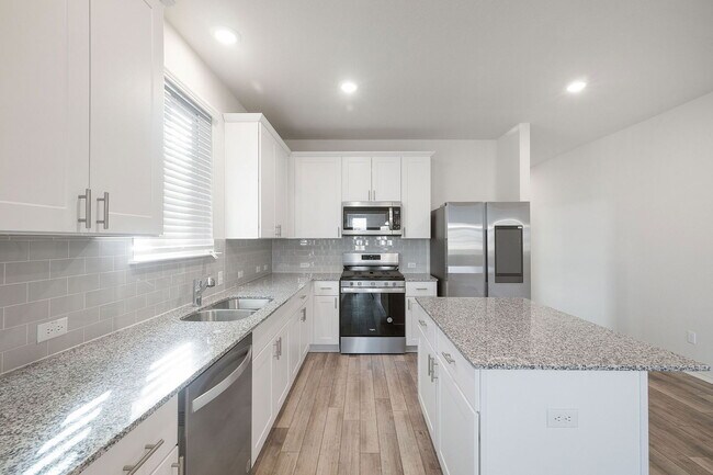 Building Photo - 181 Sugarberry Dr