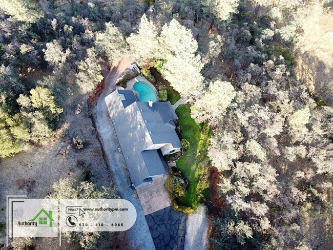 Building Photo - 15714 Middletown Park Dr