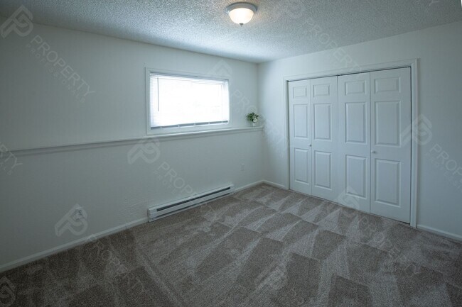 Building Photo - Single Family Home for Rent in Rifle