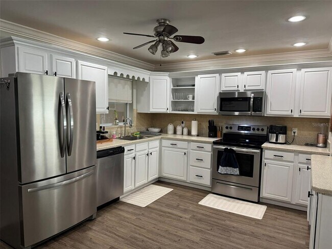 Building Photo - 2811 Poinciana Ct