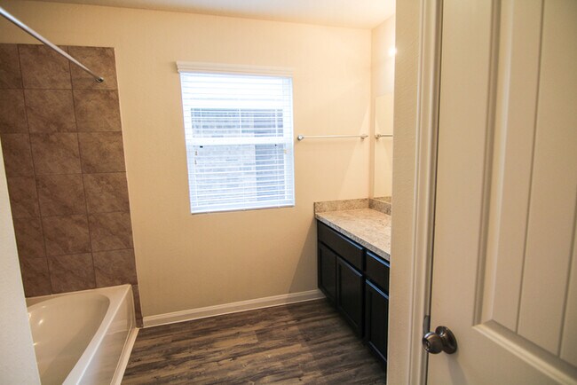 Building Photo - Evergreen Villas - 13142 City Green Trail,...