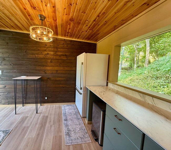 Building Photo - 1 Bedroom Cozy Cabin