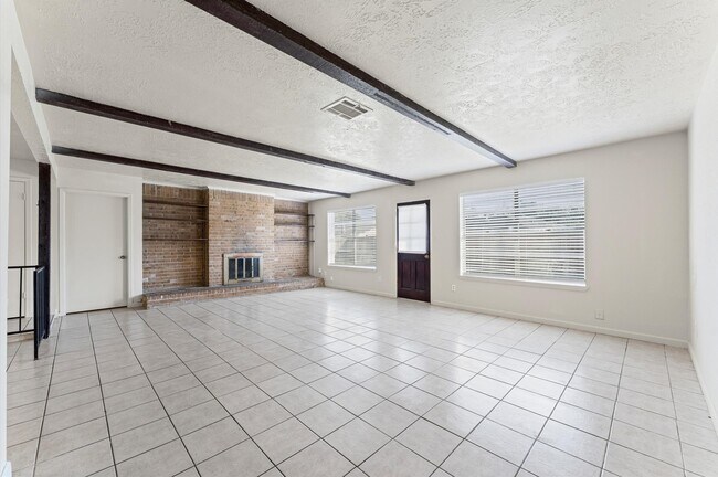 Building Photo - 711 Whippoorwill Dr