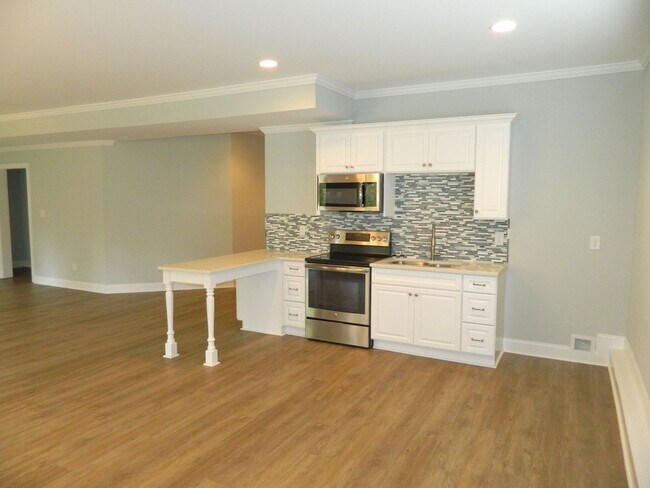 Building Photo - 4547 Willie Daniel Dr