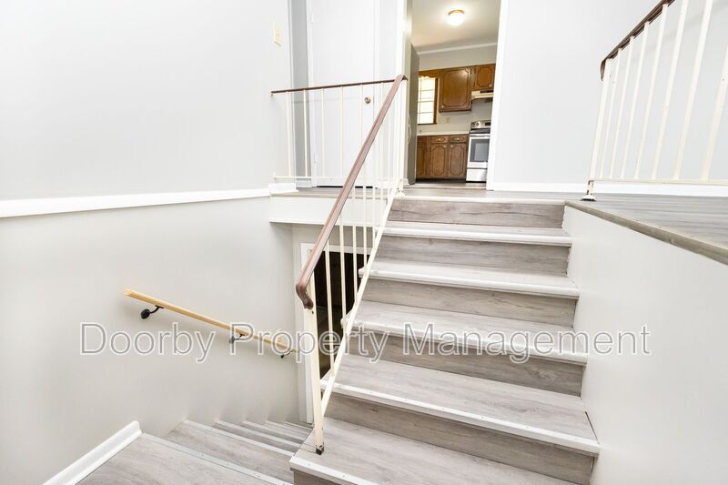 Building Photo - 8911 Drake Parkway Rd