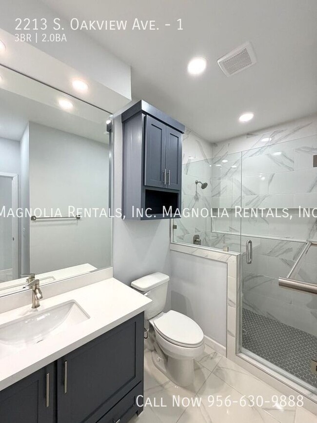 Building Photo - 2213 S Oakview Dr