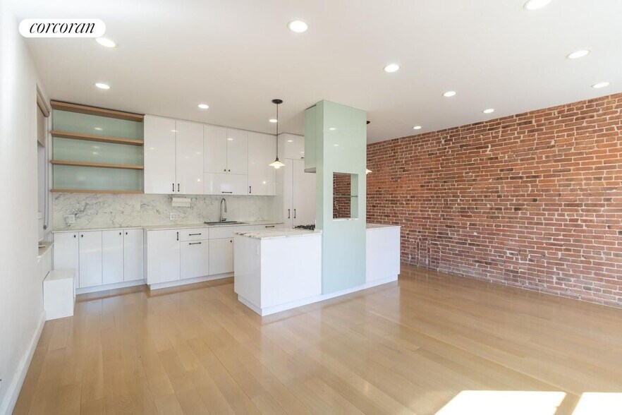 Building Photo - 101 W 81st St