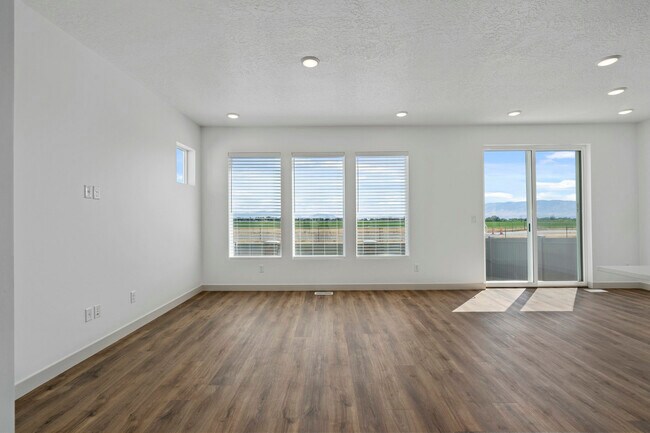 Building Photo - 4973 N Willowbank Dr